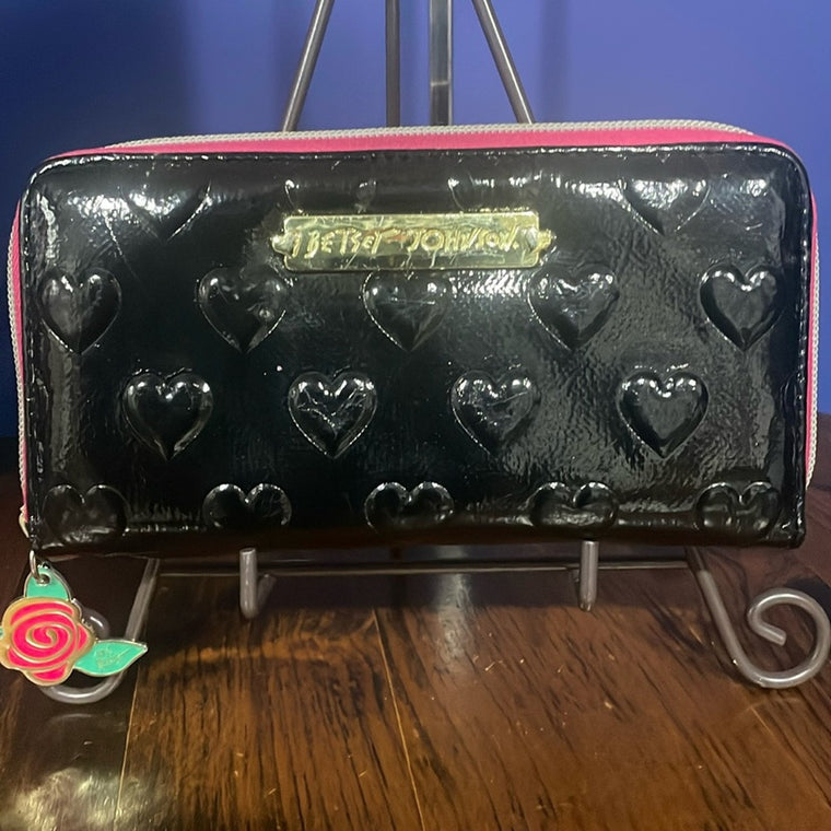 Betsey Johnson Black Pink Puffy Hearts Zip Around Wallet.