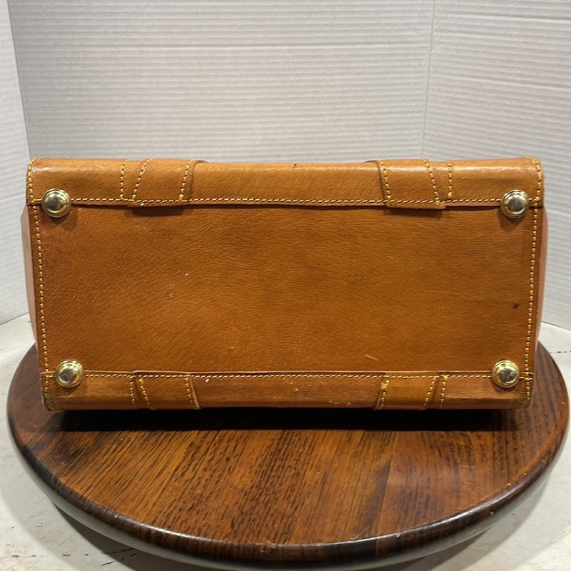 Vintage Doctor Bag Duffle In Beautiful Golden Tan Leather With Brass Lock lLatch