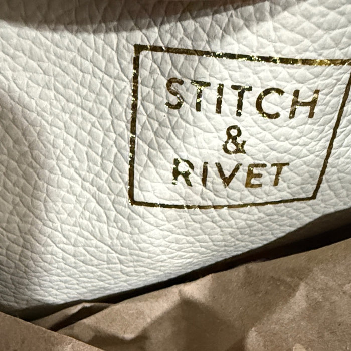 Stitch & Rivet Cream Pebble Leather Zipper Clutch Wristlet