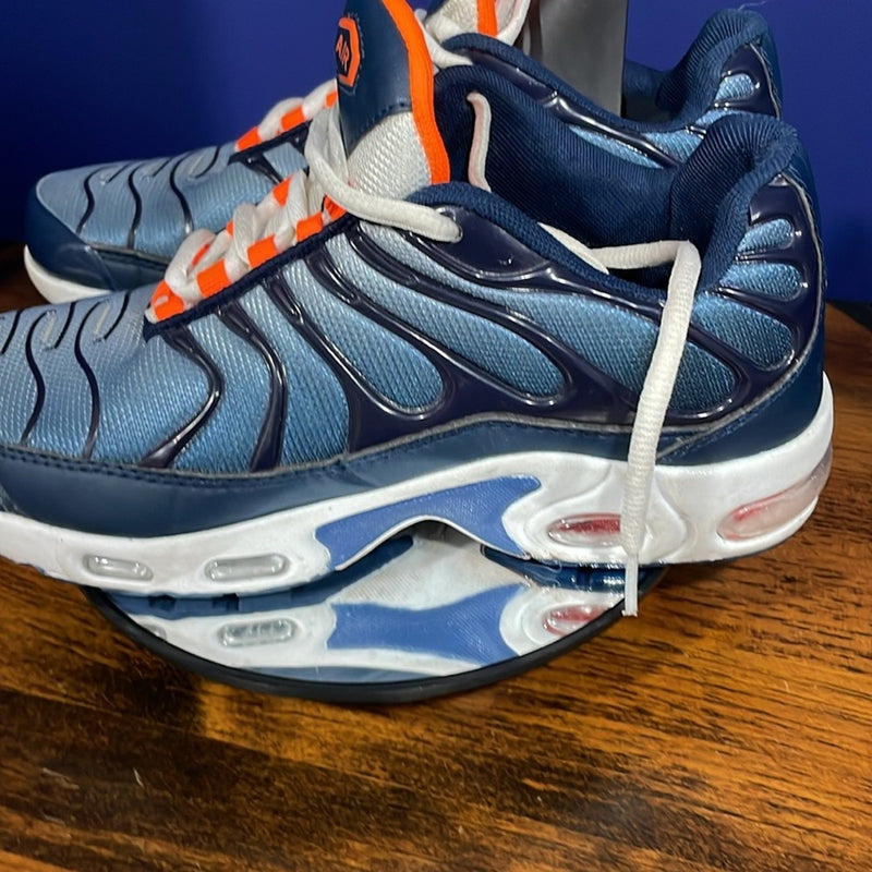 Woman’s Air running shoes EUC