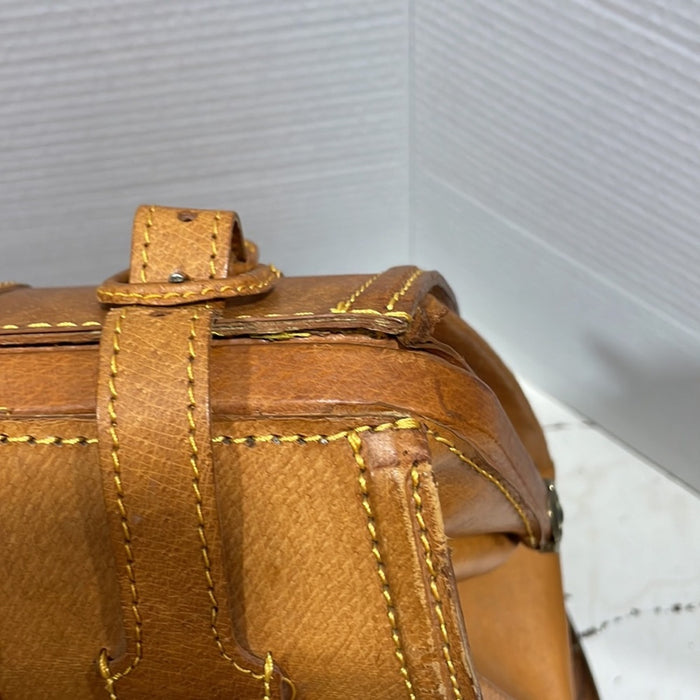 Vintage Doctor Bag Duffle In Beautiful Golden Tan Leather With Brass Lock lLatch
