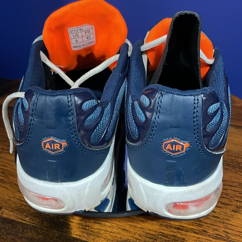 Woman’s Air running shoes EUC