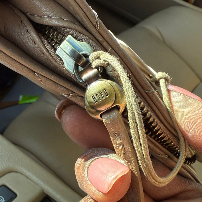 Hobo International Cole Taupe
Quilted Large Leather Clutch Zip