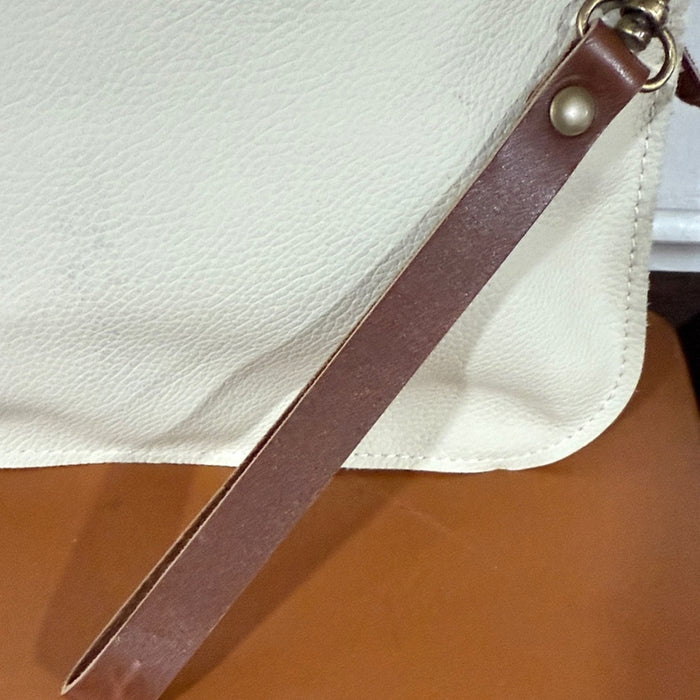Stitch & Rivet Cream Pebble Leather Zipper Clutch Wristlet