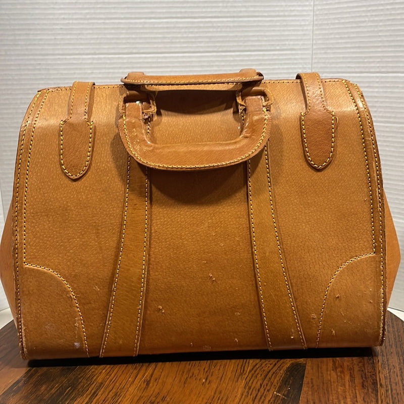 Vintage Doctor Bag Duffle In Beautiful Golden Tan Leather With Brass Lock lLatch