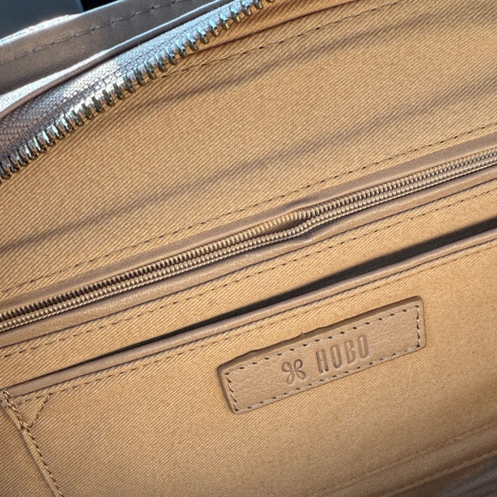 Hobo International Cole Taupe
Quilted Large Leather Clutch Zip