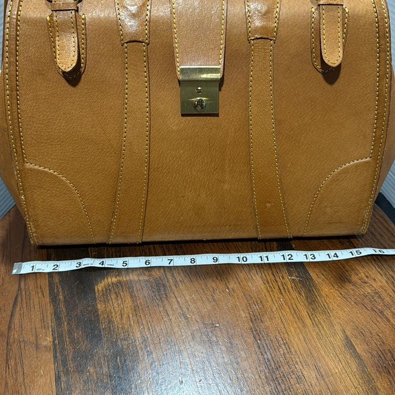 Vintage Doctor Bag Duffle In Beautiful Golden Tan Leather With Brass Lock lLatch