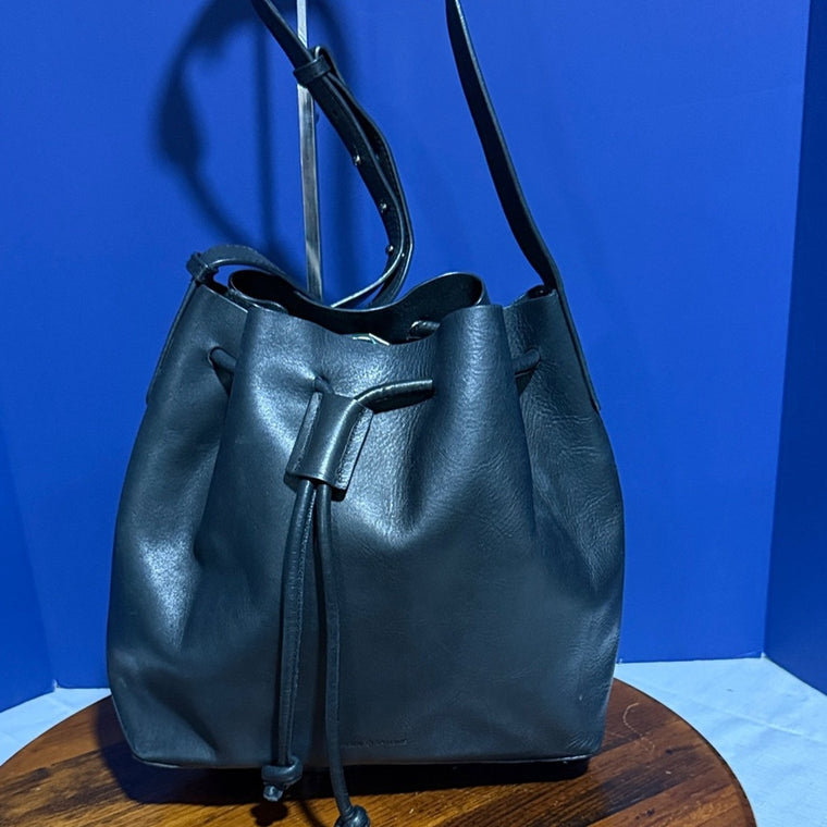 SAMSOE Black Leather Shoulder Bag