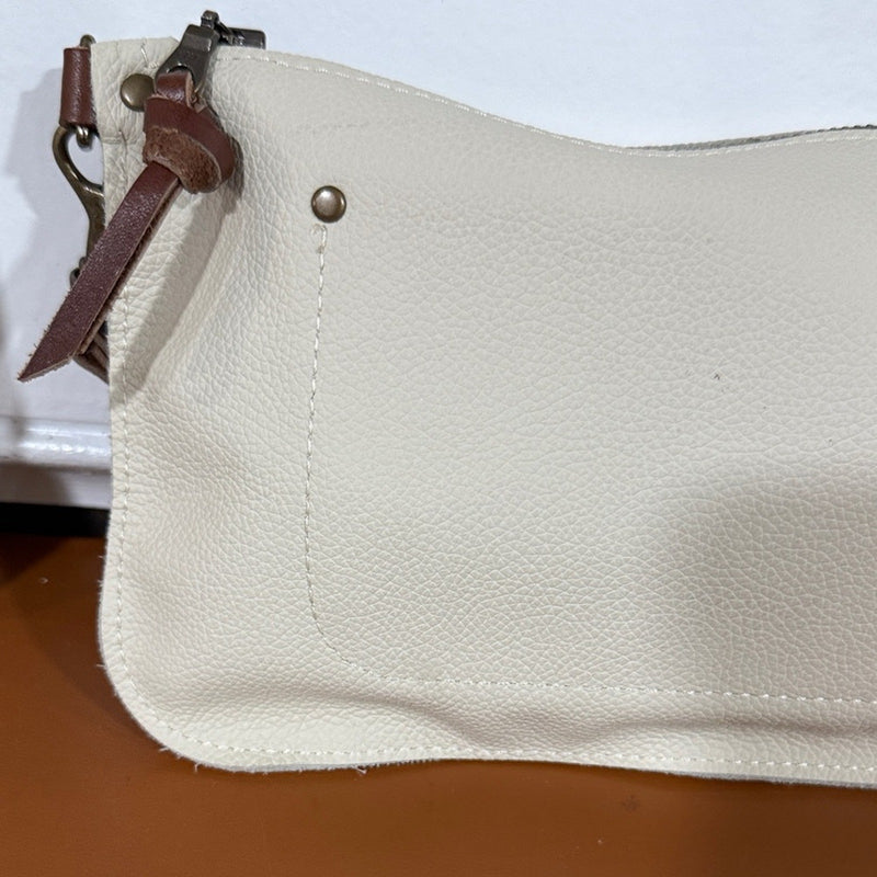 Stitch & Rivet Cream Pebble Leather Zipper Clutch Wristlet