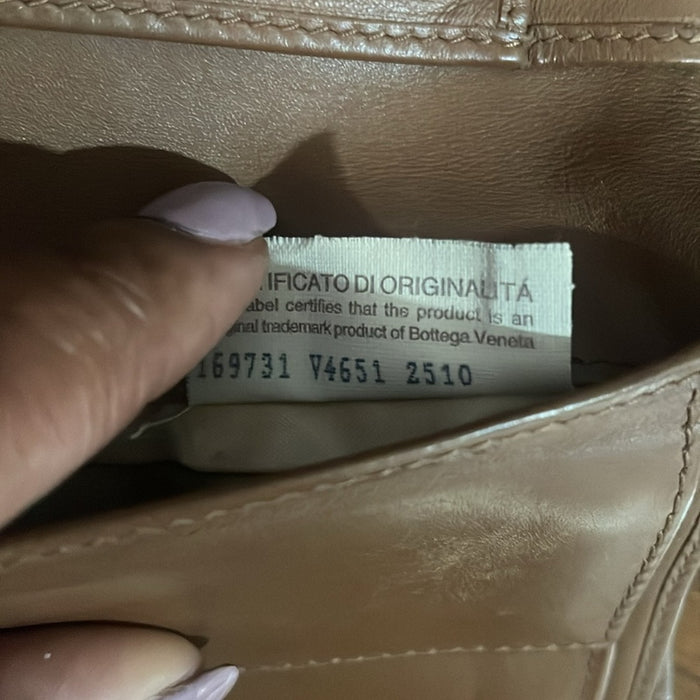Bottega Veneta Bifold Leather Wallet. Comes with dustbag.