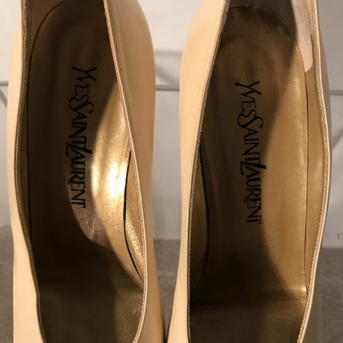 Yves Saint Laurent Pumps