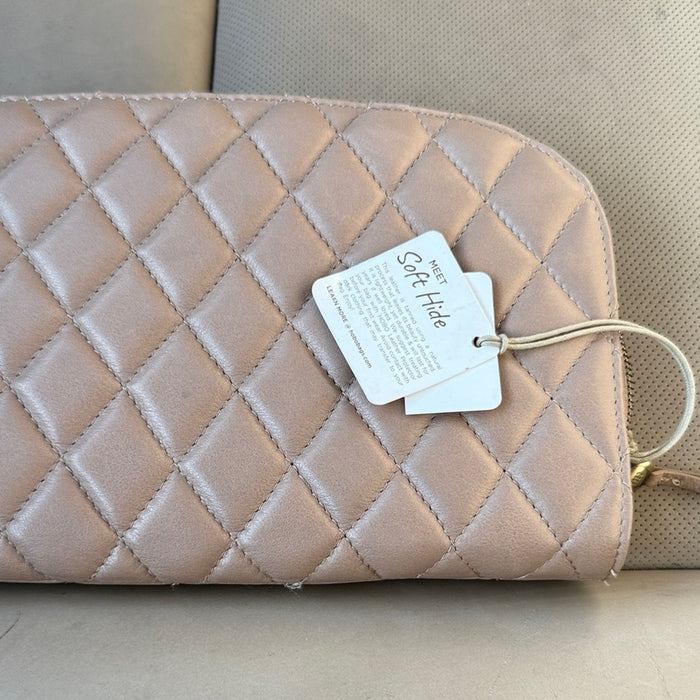 Hobo International Cole Taupe
Quilted Large Leather Clutch Zip