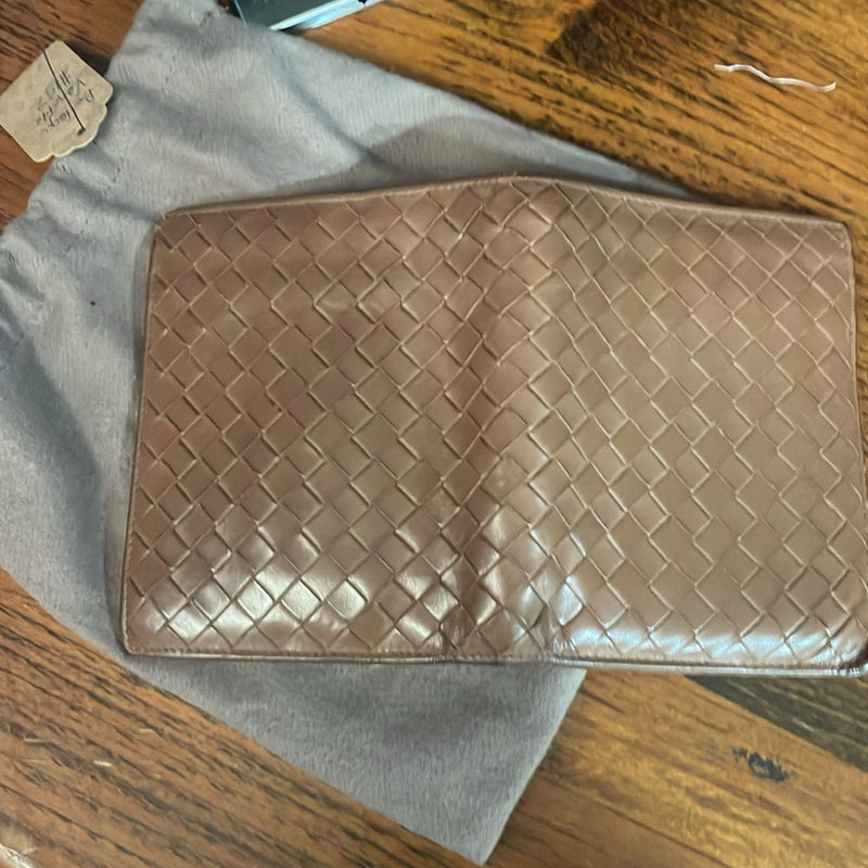Bottega Veneta Bifold Leather Wallet. Comes with dustbag.