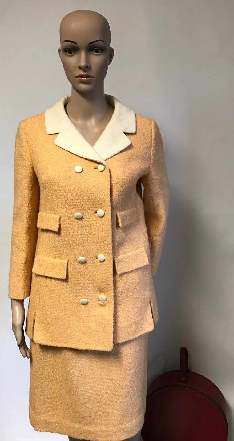 1960s Jackie O Mod Style Butter Yellow Knubby Knit 2 Piece Skirt Suit