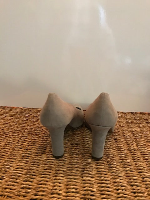 Beautiful Pale Gray Suede Donna Karan pumps Classic Heels