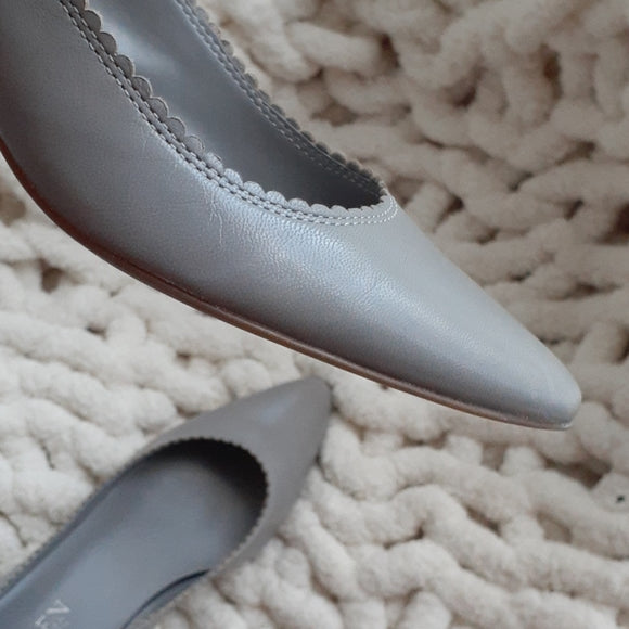 Lauren Ralph Lauren gray leather heels Size 8B
