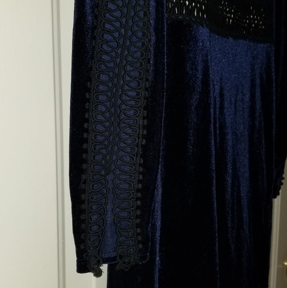 Romeo and Juliet Crochet Trim Velvet Dress size 4