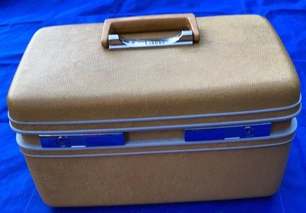 Sears/Samsonite Courier Train Case Hard Luggage Makeup Train Case with Tray and Mirror no Key