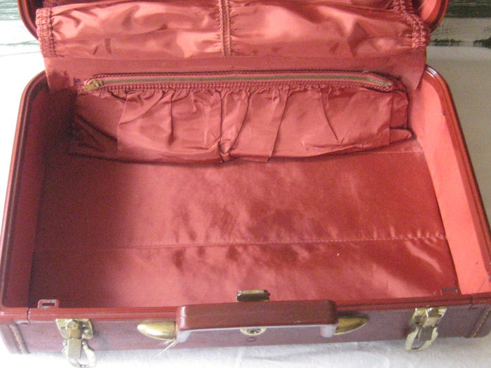 Vintage  Taperlite medium size carry on luggage red brown