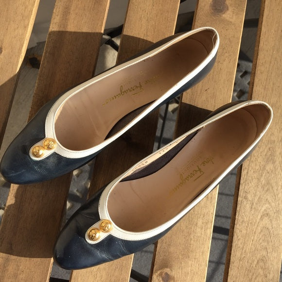 Vintage Ferragamo Navy Blue Flats Shoe Size 7.5 Ethel Lee Vintage & Art-ELVA Vintage Ferragamo Navy Blue Flats Shoe Size 7.5 Ethel Lee Vintage & Art-ELVA