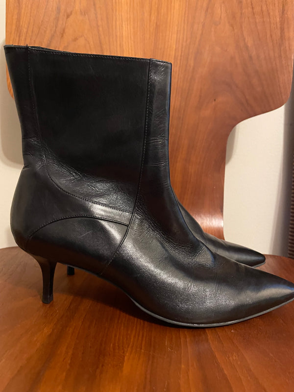 Black Leather Vesta Kitten Heel Pointy Sexy Size 8