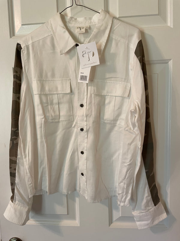 Adyson Parker White shirt with camouflage-print stripes Size M