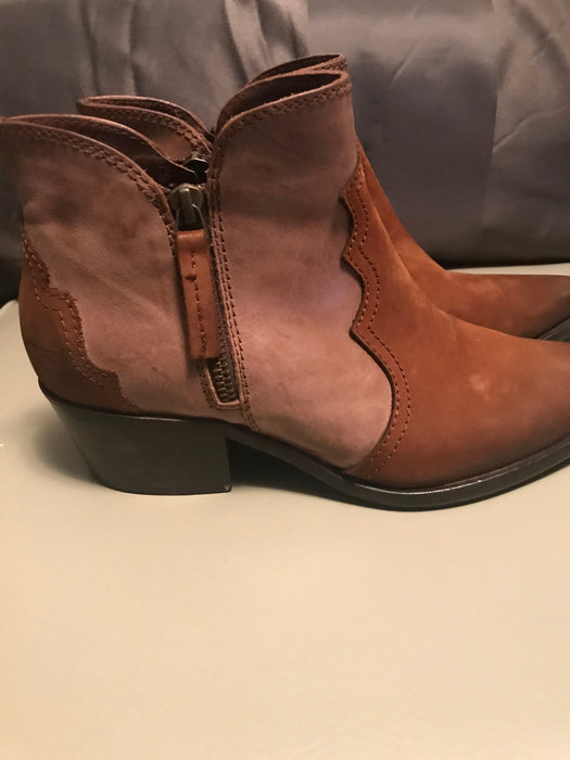 Sundance Italy suede pointy western ankle boots 7