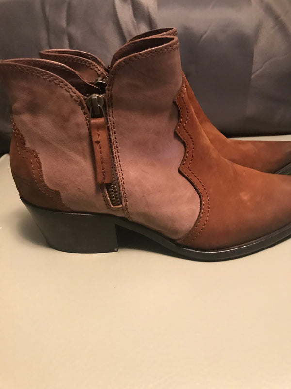 Sundance Italy suede pointy western ankle boots 7