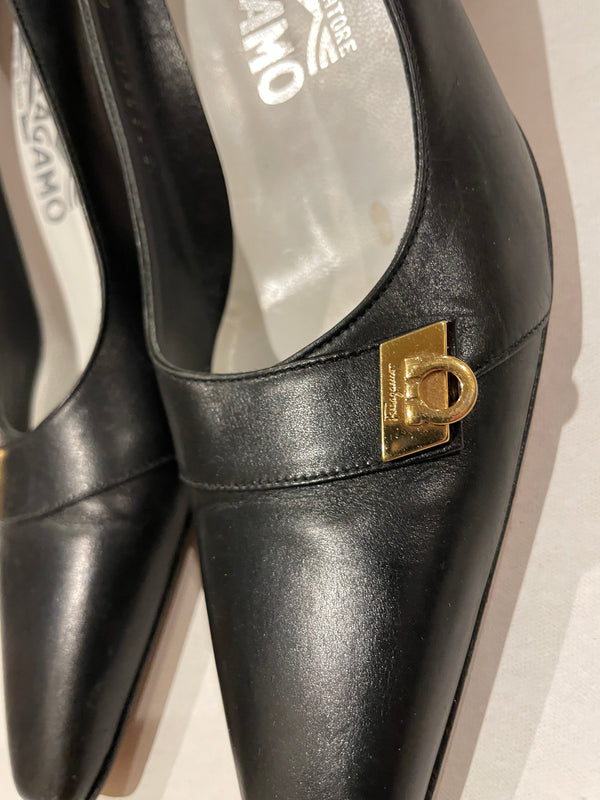 Salvatore Ferragamo woman's size 8 A black pumps business career dress Italy