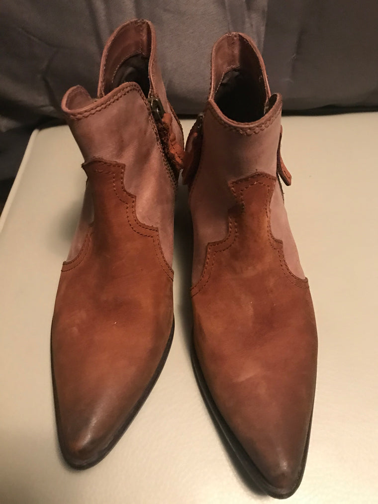 Sundance Italy suede pointy western ankle boots 7