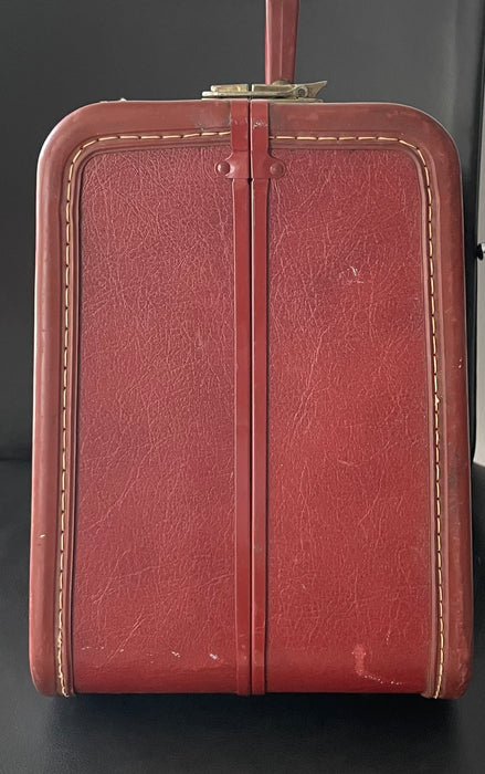 Vintage  Taperlite medium size carry on luggage red brown