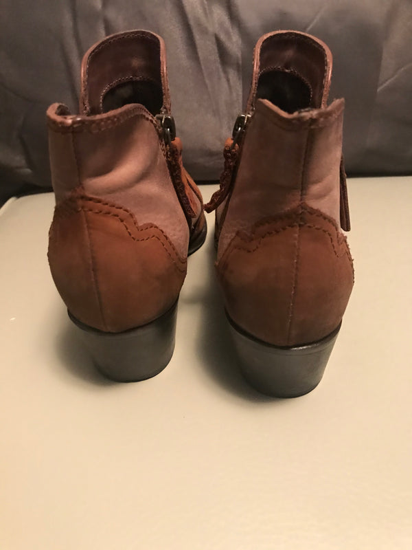 Sundance Italy suede pointy western ankle boots 7