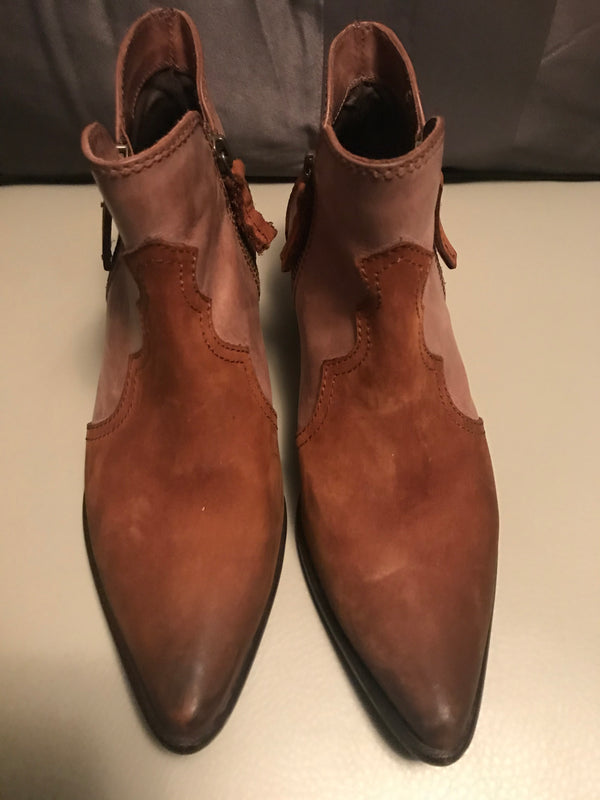 Sundance Italy suede pointy western ankle boots 7