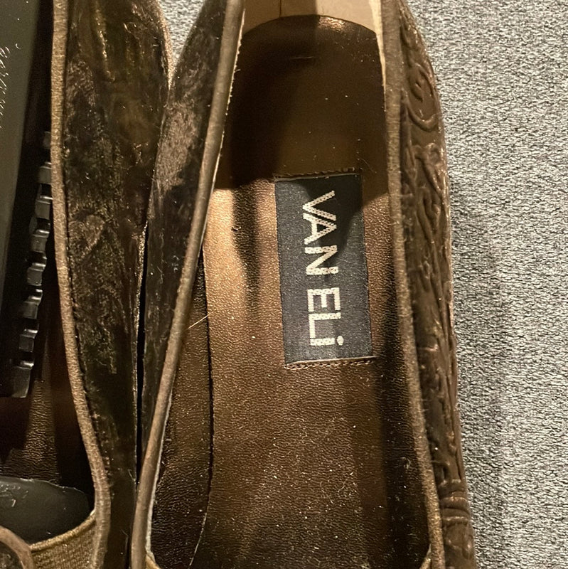 Van Eli Velvet Shoes size 8 1/2M